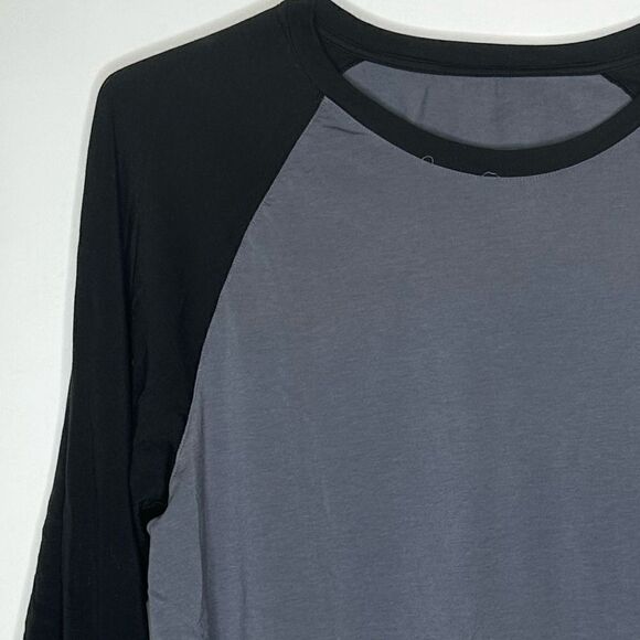 David Archy Gray with Black Sleeve Light Weight Lounge Top in Size Large - Picture 3 of 6